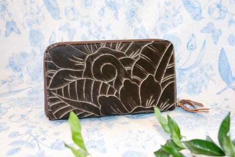 Carved Wallet ~  Double Zip Tan & White Collection